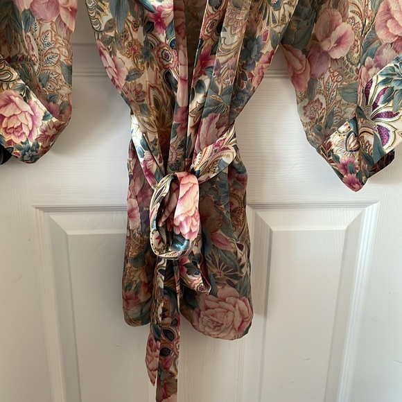 Victoria's Secret Vintage Gold Label Floral Sheer Satin Trim Robe - Picture 5 of 9